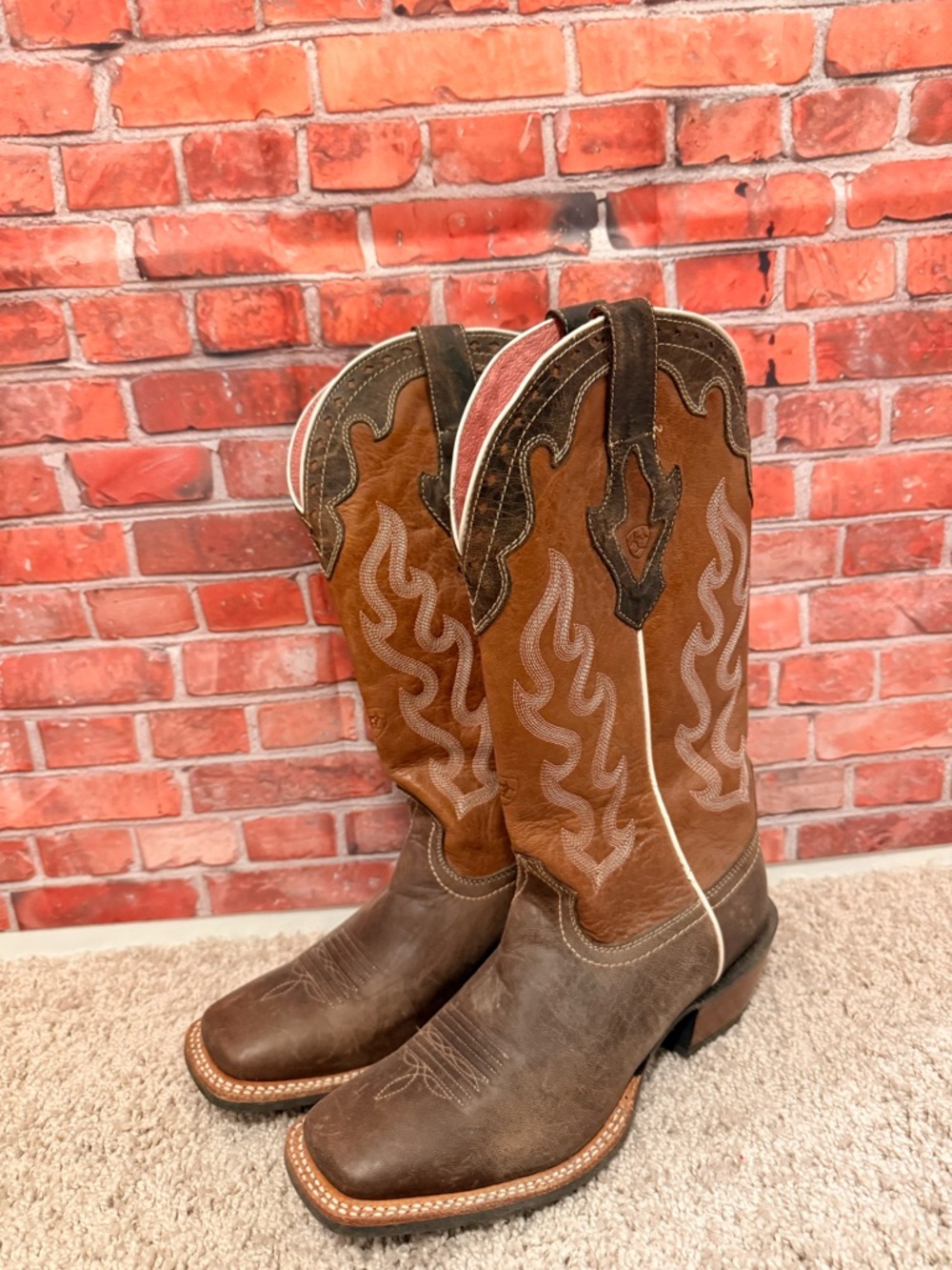 Ariat Crossfire Caliente Square Toe Cowboy Boot